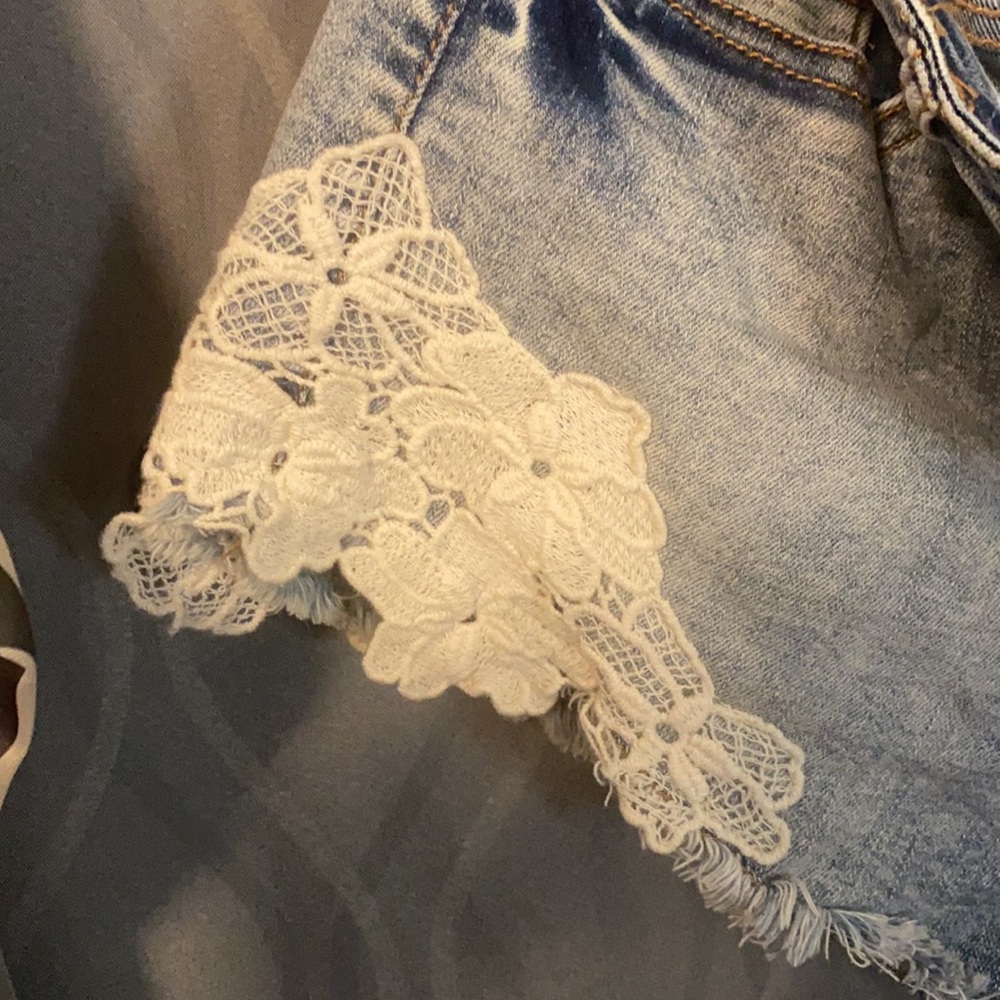 DISTRESSED SHORTS W/ FLORAL SIDES | SIZE 12 - Picture 3 of 5